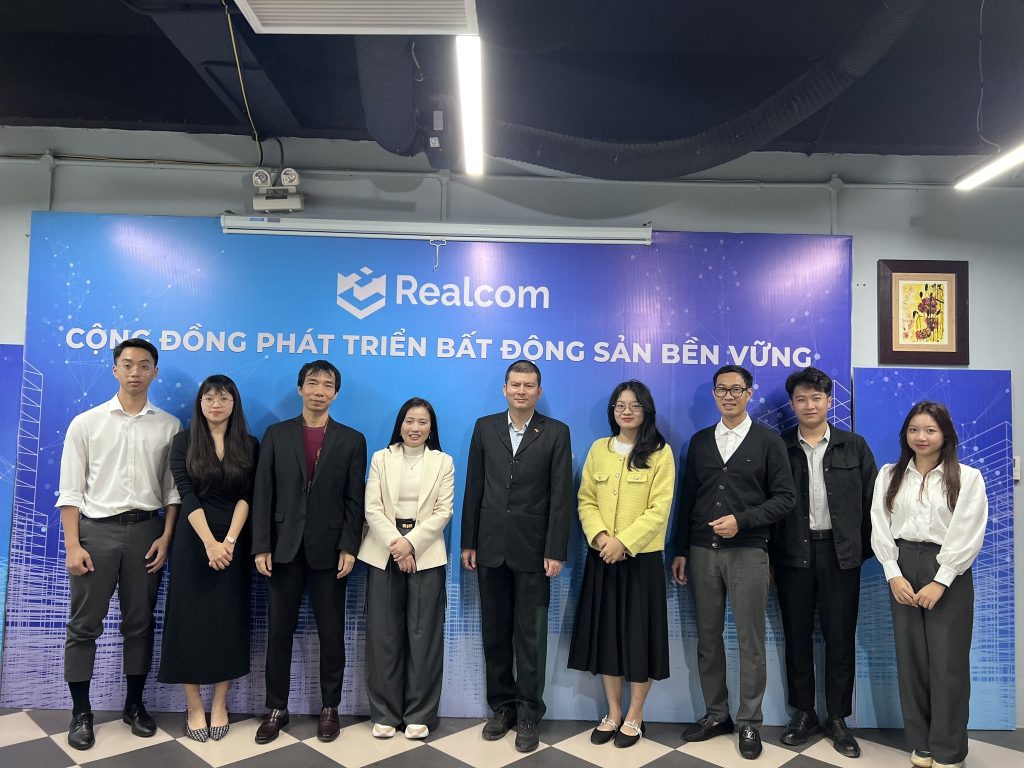 RealCom: Gặp mặt, trao đổi về Dự án Sách đặc biệt 